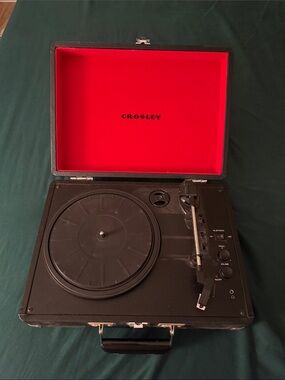 Crosley Suitcase Turntable in Red and Black